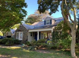 9 Greenway, Roslyn, NY 11576