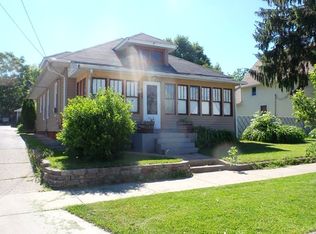 635 Raymond St, Elgin, IL 60120