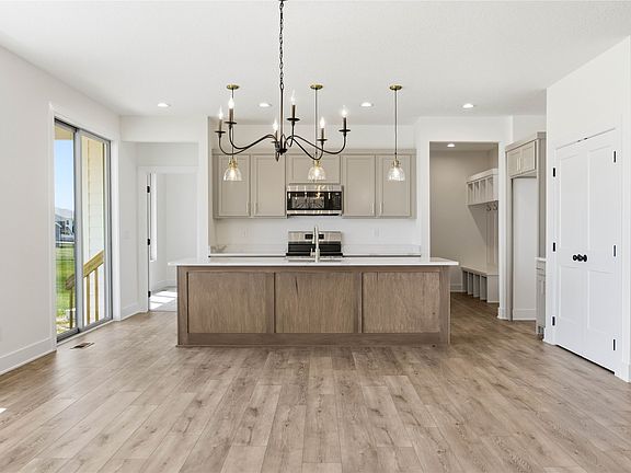 3rd image of 427 Walnut Dr