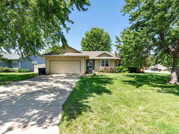 1525 Cottonwood Dr, El Dorado, KS 67042