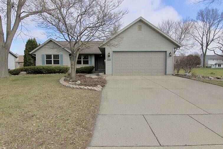 1st image of 702 Oakwood LANE