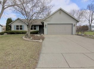 702 Oakwood LANE, Watertown, WI 53094