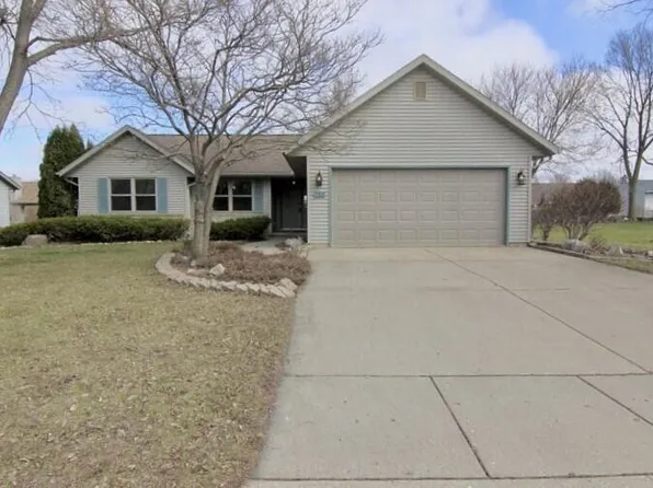 702 Oakwood LANE, Watertown, WI 53094