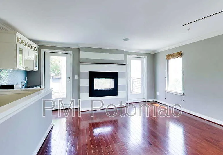 5600 45th Ave — Photo 31