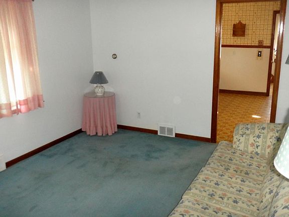 3rd image of 550 31st St