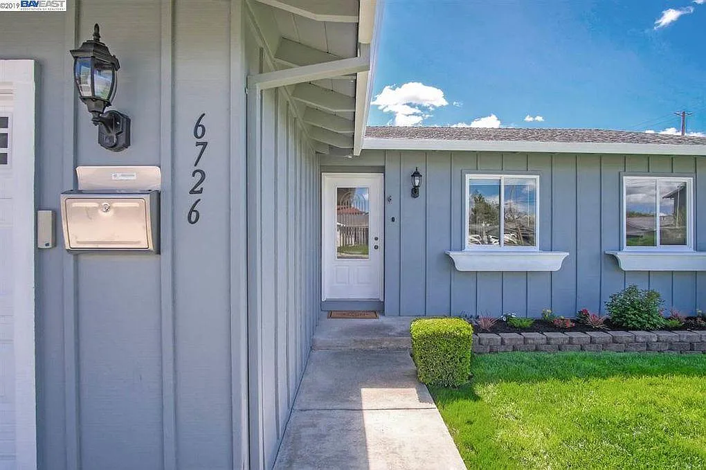 3 bed, 1257 sqft, $3,700 — Photo 3