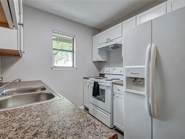 4307 S 1st St #108 — Photo 11