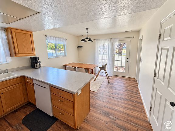 3rd image of 85 Hampton Pl