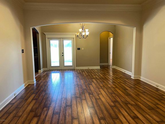 2nd image of 113 Regal Oaks Dr