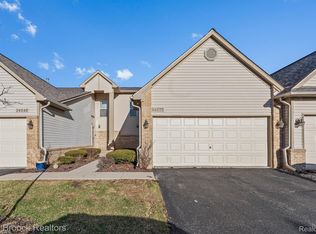 24530 Pineview St, Oak Park, MI 48237