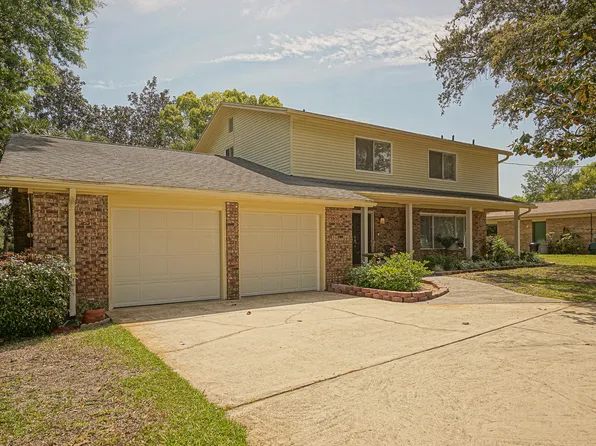 58 Country Club Rd, Shalimar, FL 32579