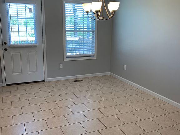 4th image of 288 Amelia Dr