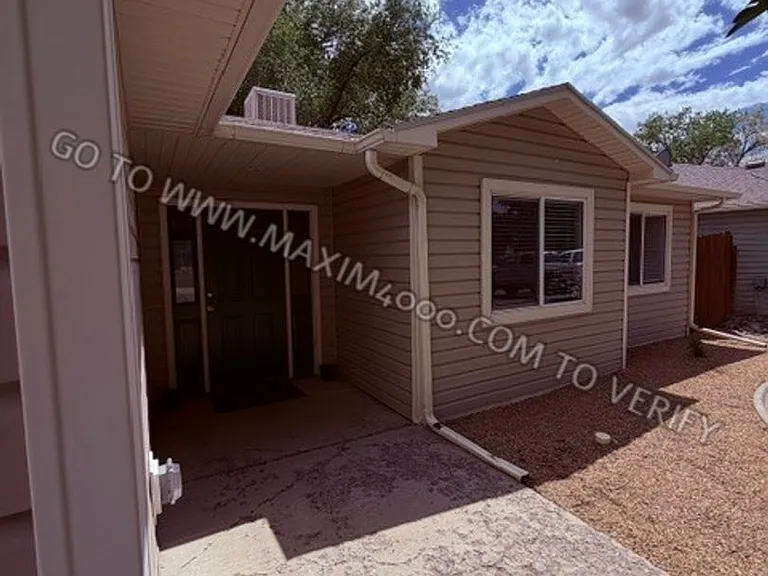 255 Sargent Cir — Photo 2