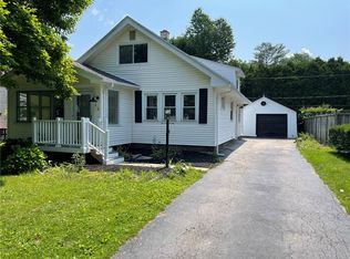 62 Brooklawn Dr, Rochester, NY 14618