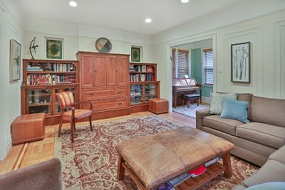 4th image of 6142 Liebig Ave