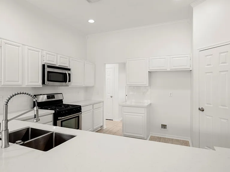 16014 Lakestone Dr — Photo 7