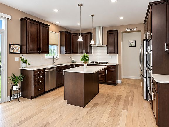 3rd image of 83 Stockholm Ave