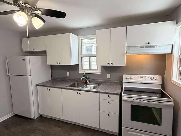 2nd image of 139 Vine St S #2