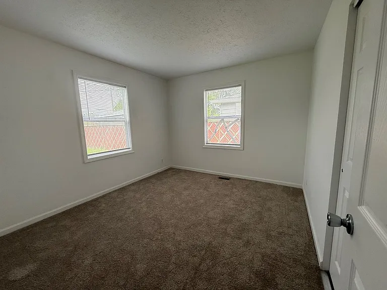 3706 Hoyt Ave — Photo 14