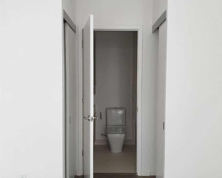 2nd image of 2131 Yonge St #901