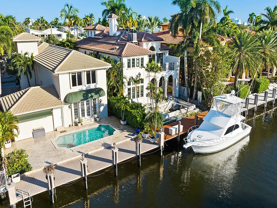 413 Coconut Isle Dr