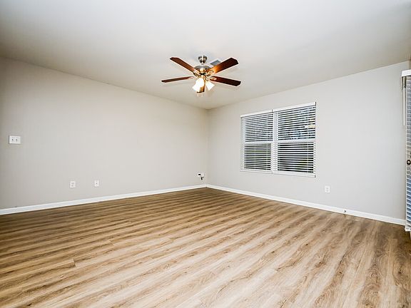 4th image of 15 Betty Ann Ln