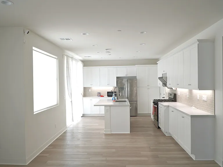 4260 S Crisanta Privado — Photo 9