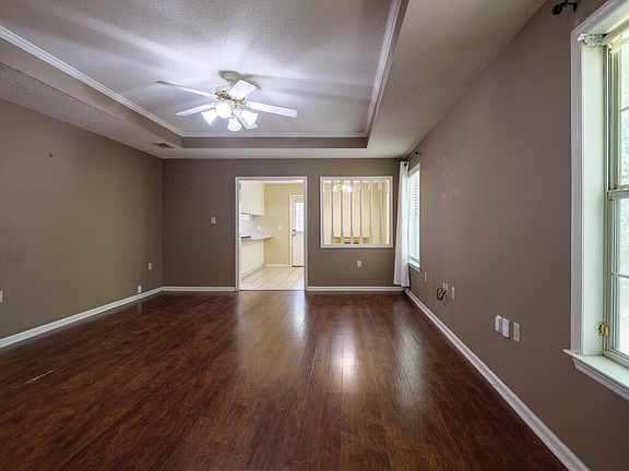 2nd image of 3812 Pondside Cir