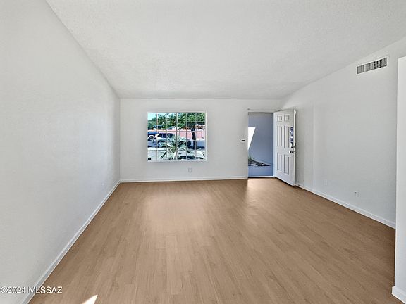 3rd image of 7531 S Falster Ave