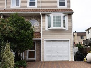 19 Doreen Dr, Staten Island, NY 10303