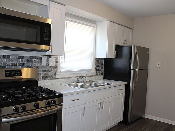 4th image of 52 Crescent Dr