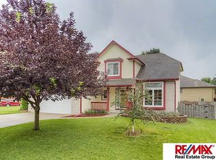 115 Eagle Ridge Dr, Papillion, NE 68133
