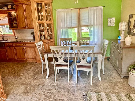 5th image of 101 2nd St