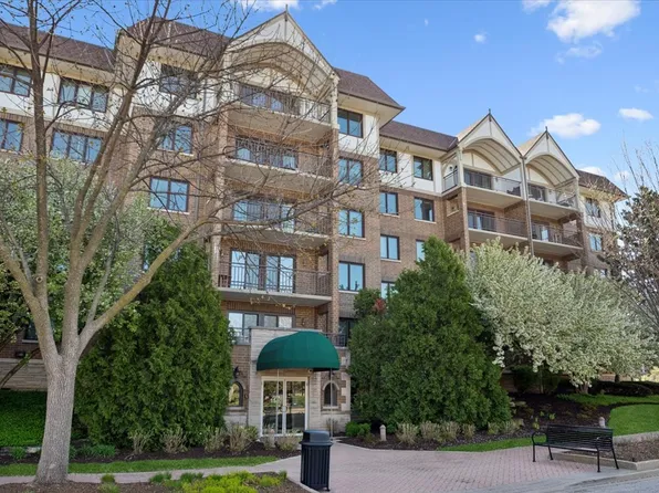 15 S Pine St APT 604A, Mount Prospect, IL 60056