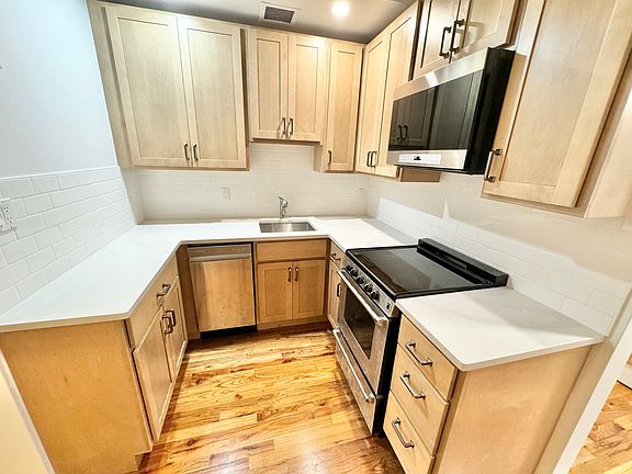 4th image of 23 Waverly Pl APT 4H