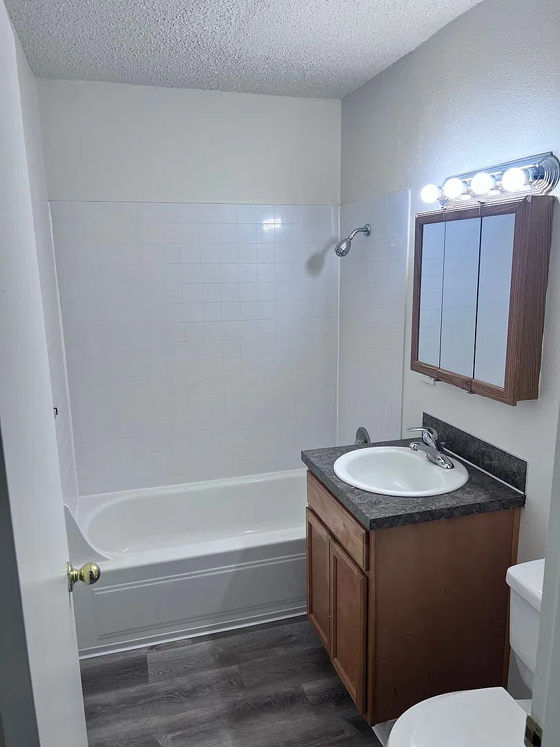 Hamlin Manor — Photo 4