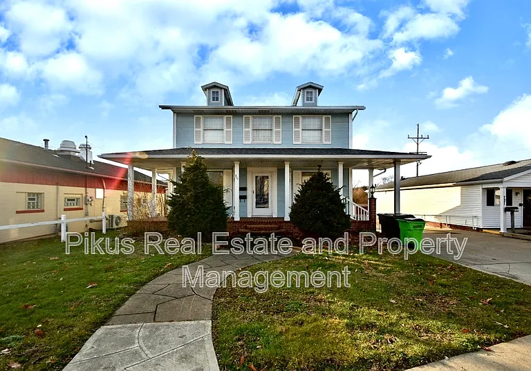 713 N Main St — Photo 1