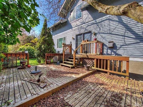 large deck on the side of the house! Exterior walk-in basement access off the deck for extra storage. Lots of space for bikes, tools, etc!