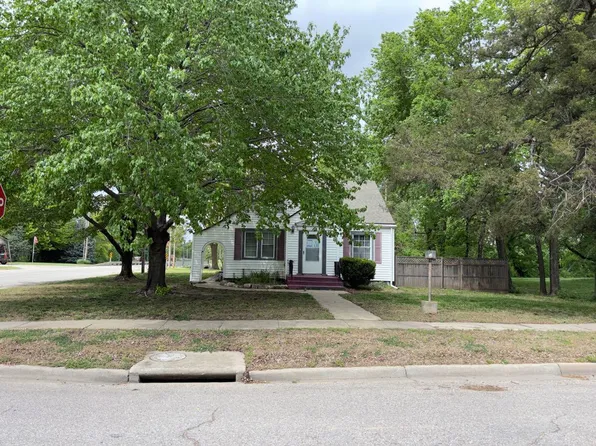 212 W 8th St, Sedgwick, KS 67135