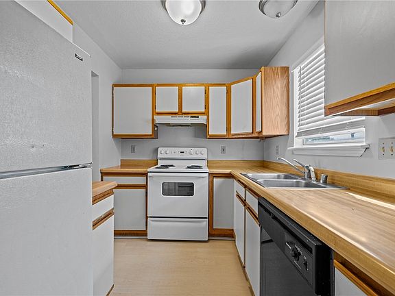 3rd image of 1453 E Sequoyah Ct