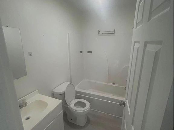 5th image of 595 Railroad St #3