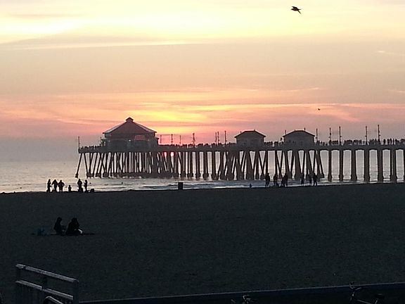 Walk to the HB Pier and Main Street!