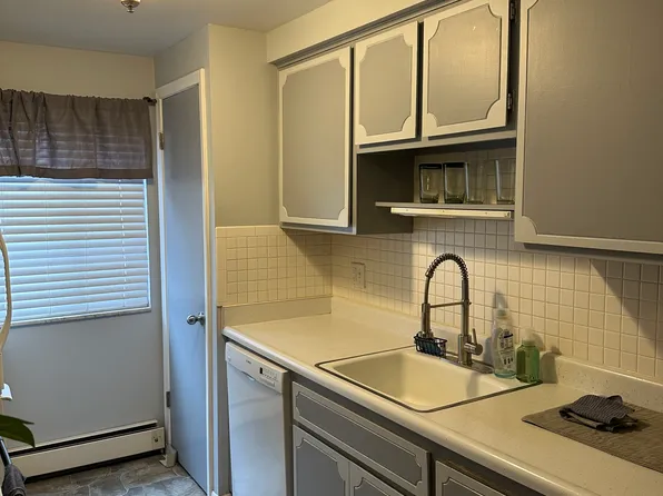 21440 Beaconsfield St #1, Saint Clair Shores, MI 48080