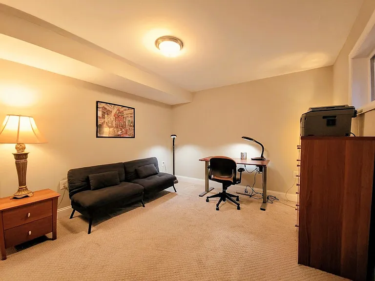 Singleton Dr — Photo 15