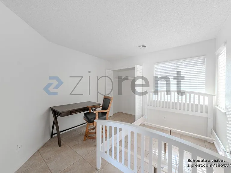 5327 Meredith Ave — Photo 5