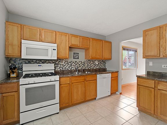 3rd image of 6901 Red Bud Ln