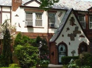 9415 68th Ave, Forest Hills, NY 11375