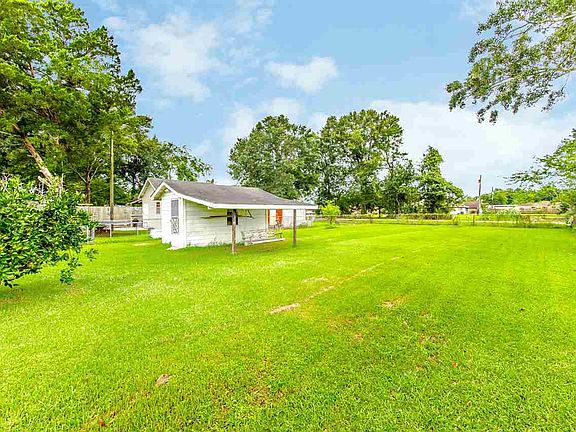5th image of 221 Hidalgo Dr