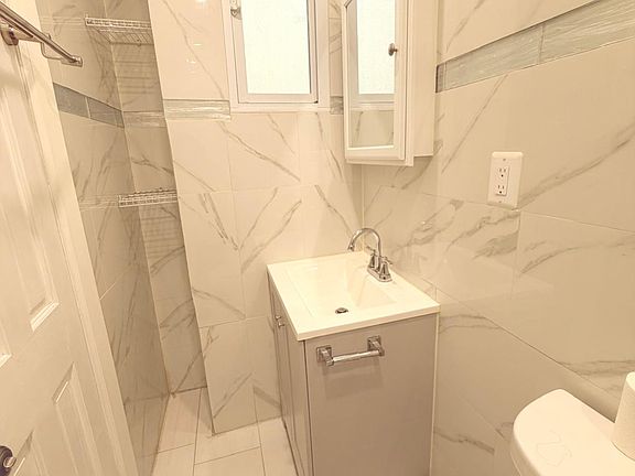 5th image of 211 Nichols Ave Floor 2