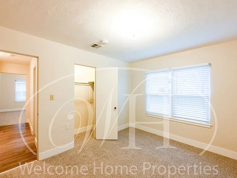 24 NE Ash Ave — Photo 19